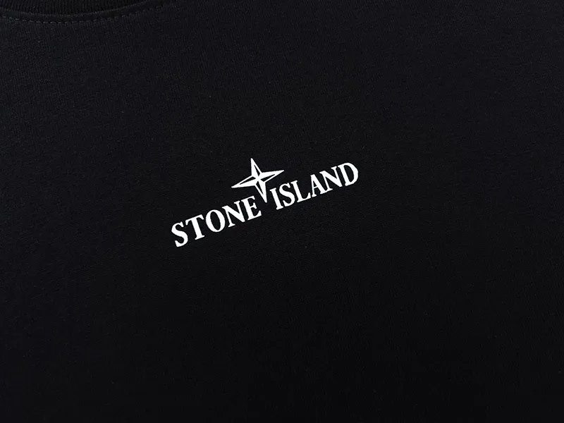 W663#P110💰 [Stone lsland/Stone Island mosaic logo printed short-sleeved T-shirt] ⚠️[Original creation with high control of details] - Made of 230 grams of combed cotton with 32-count double yarn, soft and comfortable to the touch, sweat-absorbent and breathable. - Simple and basic, versatile style, original quality, first choice for couples. - Made in a large factory, four needles and five threads on the shoulder, neatly routed, high quality workmanship. - Same style for men and women, very versatile One piece by hand, the details are clearly visible. Color: Black White Size: M L